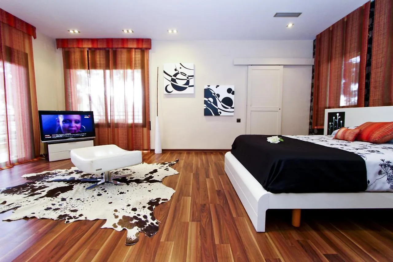 New Play Lake Villa Salou Spain