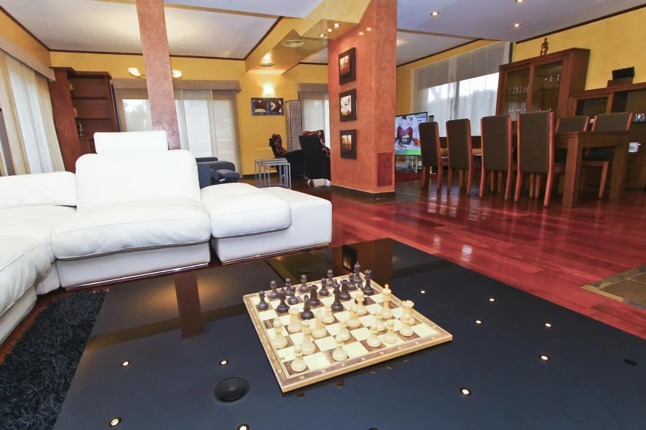 New Play Lake Villa Salou
